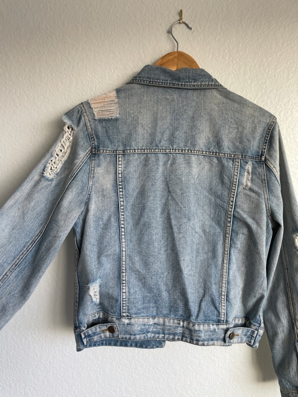 ELLISON Light Blue Distressed Denim Jean Trucker’s Jacket • Medium - Picture 8 of 16